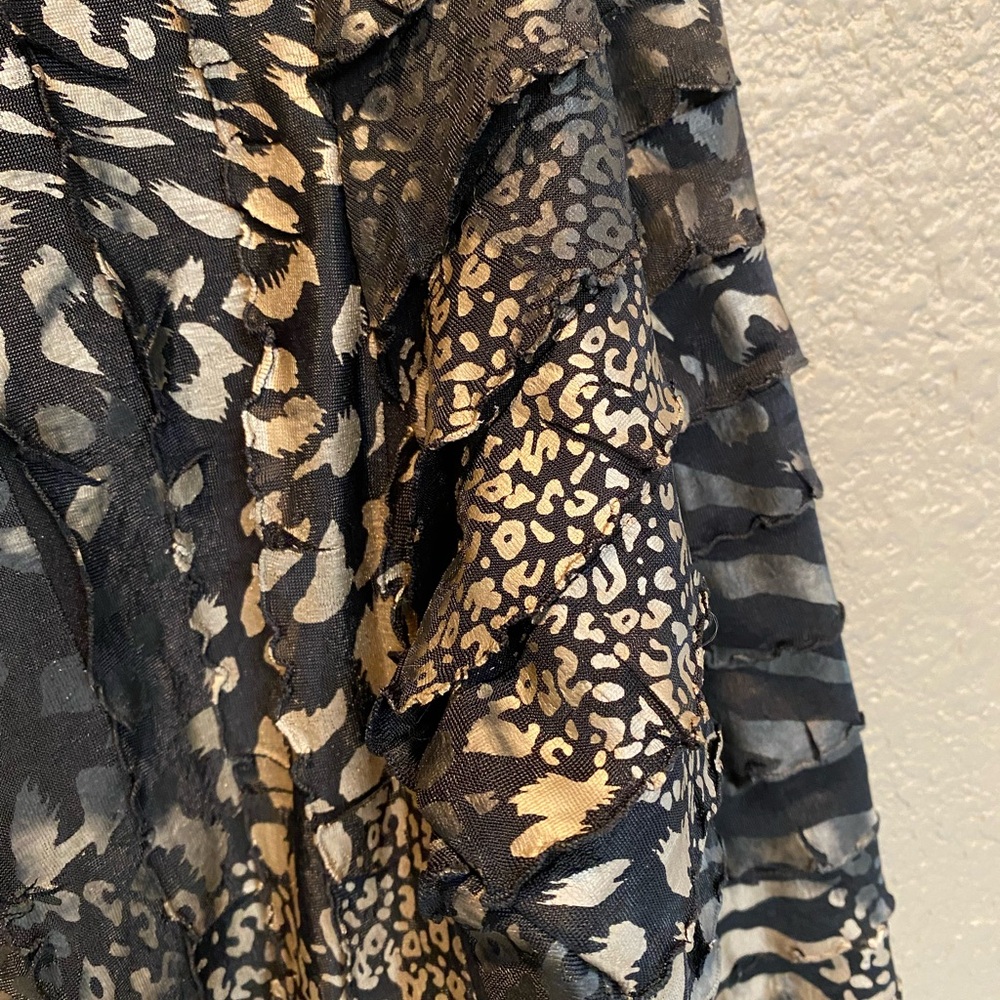 Notations women’s plus size asymmetrical top. Black and tan animal print. - Picture 4 of 4